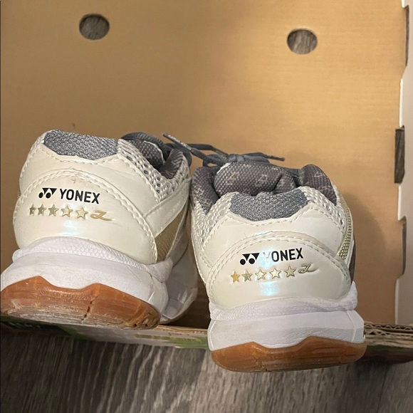 Yonex Badminton Shoe - Picture 2 of 3
